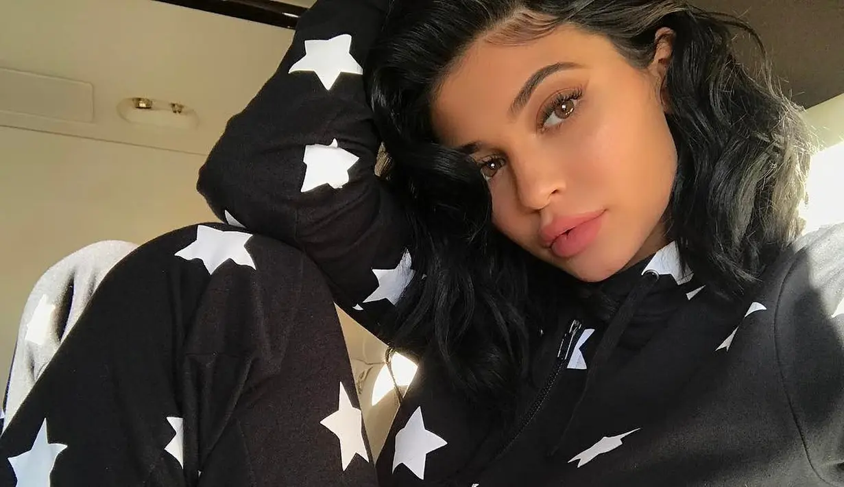Kylie Jenner sendiri seakan tak ingin memamerkan tubuh seksinya lagi usai isu kehamilannya menyebar pada September lalu. (instagram/kyliejenner)