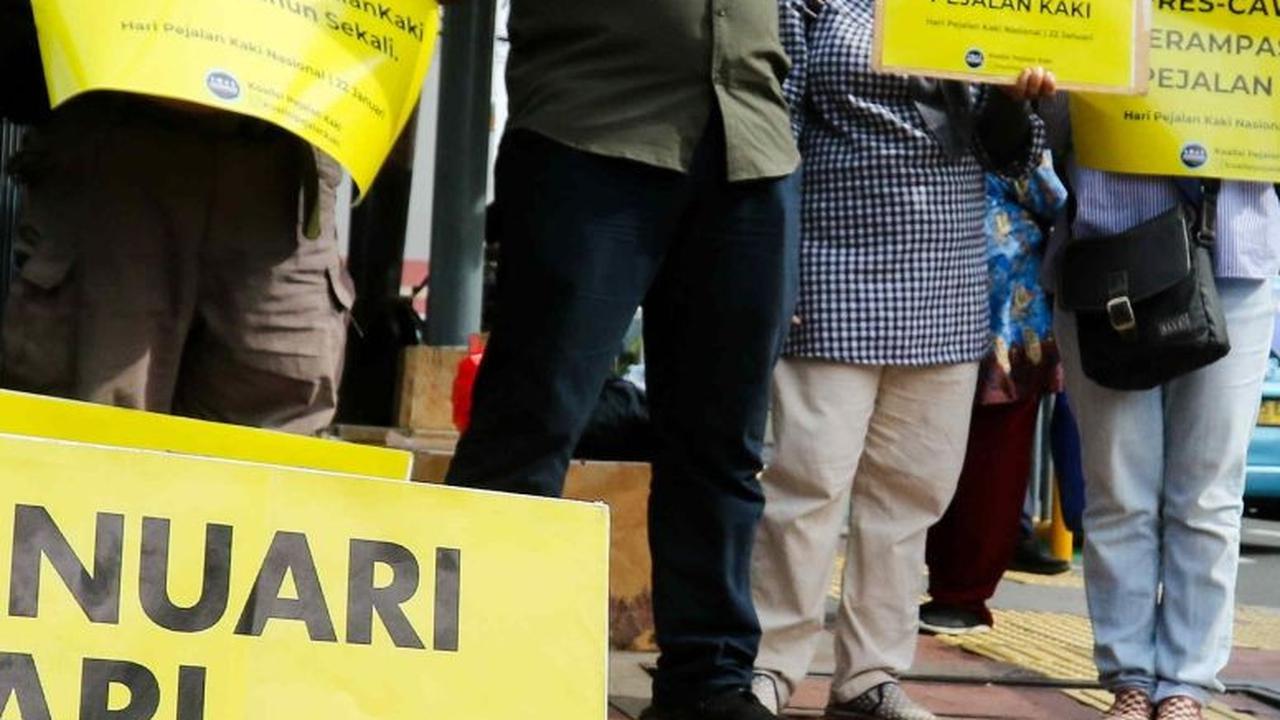FOTO: Hari Pejalan Kaki Nasional, Aktivis Gelar Aksi Mengenang Tragedi Kecelakaan Maut di Tugu Tani