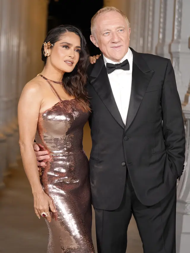 Adu Pesona Mahal Jennifer Lopez, Jessica Chastain Salma Hayek Kenakan Gaun Malam dari Gucci Ancora Notte di LACMA ART+Film Gala