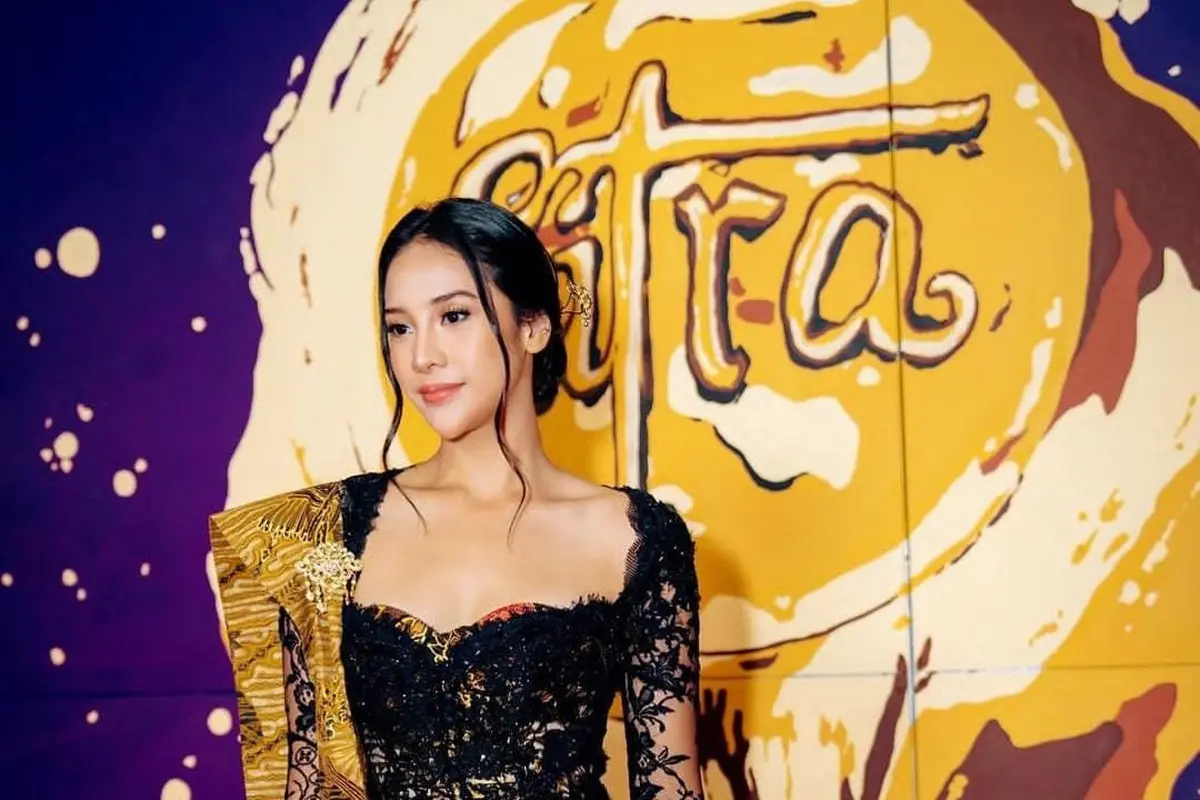 8 Inspirasi Outfit Anya Geraldine Bernuansa Hitam