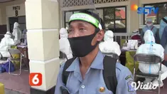 Sedikitnya 1.000 guru dari 21 Sekolah Menengah Pertama, baik SMP negeri dan swasta, menjalani rapid dan swab test di Gelora Pancasila yang disiapkan oleh Pemkot Surabaya. Upaya deteksi dini dilakukan bagi para guru, sebelum dilaksanakan sekolah tatap...