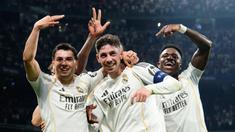 Pemain Real Madrid merayakan gol yang dicetak oleh Federico Valverde ke gawang Manchester City pada laga leg pertama babak 16 besar Liga Champions di Stadion Santiago Bernabeu (12/3/2026). (AP Photo/Jose Breton)