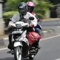 Pemudik sepeda motor saat melintasi jalur Kalimalang, Bekasi, Jawa Barat, Senin (11/6). (Merdeka.com/Iqbal Nugroho)