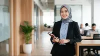 Simpel tapi Tetap Chic, Cek Pilihan Hijab Segi Empat Polos untuk Temani Aktivitas ke Kantor