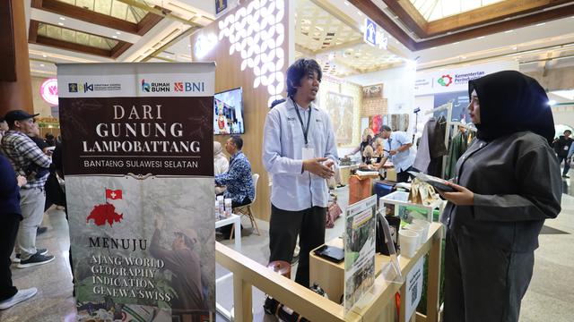 Kementerian BUMN melalui Rumah BUMN membawa 52 UMKM binaan dengan menghadirkan 149 produk unggulan di INACRAFT 2025