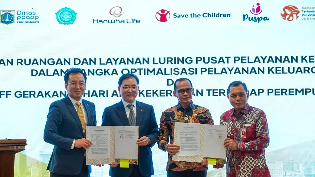 CEO Hanwha Life Indonesia Steven Namkoong bersama Kepala BPSDM & Plt. Kepala Dinas PPAPP Provinsi DKI Jakarta Mochamad Miftahulloh Tamary meresmikan PUSPA Tahap II pada 29 November 2023 di Lantai 1 kantor Dinas PPAPP DKI Jakarta. (Dok Hanwha Life)