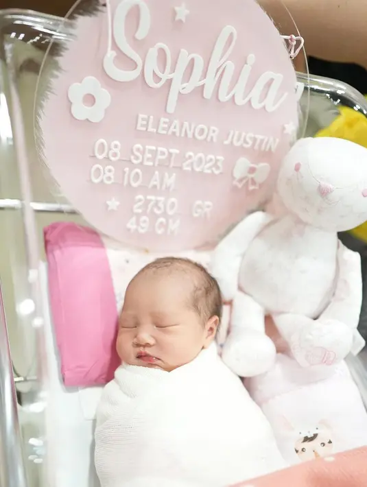 Kehadiran Sophia melengkapi kebahagiaan pasangan yang menika pada 10 Oktober 2022 lalu ini. [Instagram/jessnolimit]