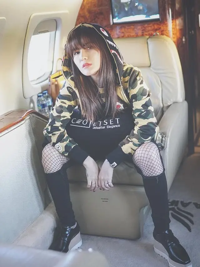 [Bintang] Gagal Fokus, Intip Potret 5 Gaya Sporty Seksi Angela Lee yang Bikin Kecanduan