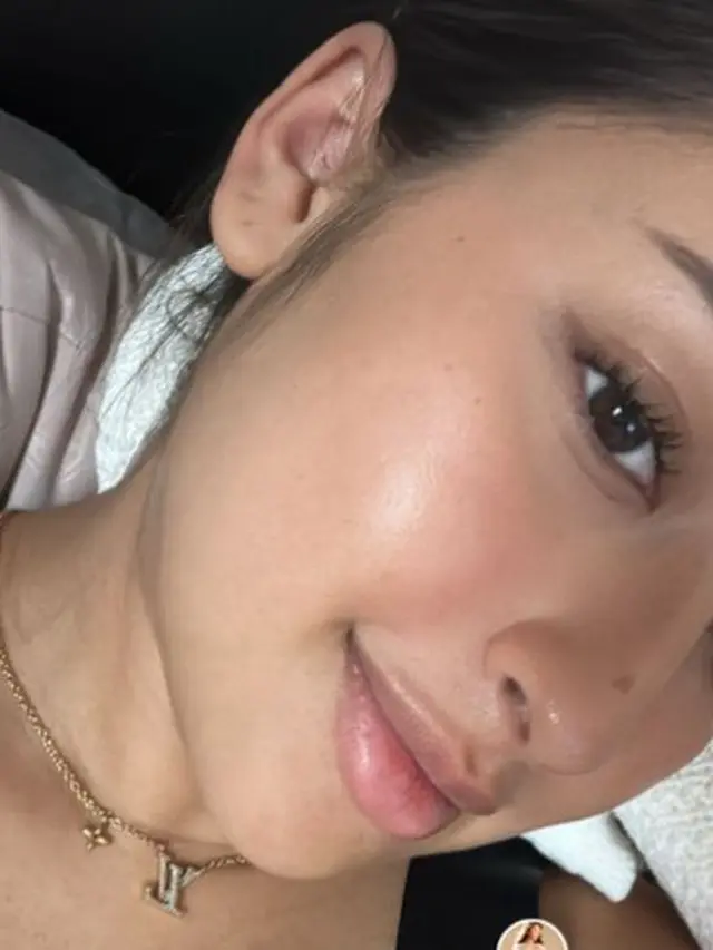 Tampilan Wajah Glowing Jennifer Coppen dengan Bareface Setelah Melahirkan yang Tuai Pujian