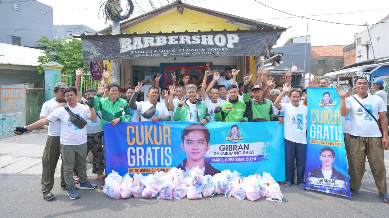 Relawan Wakil Presiden RI Terpilih Gibran Rakabuming Raka menyadari pentingnya peran driver ojek online dan memberikan bantuan bagi mereka yaitu sembako, makanan bergizi, hingga cukur gratis.