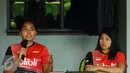 Ganda putri Indonesia, Nitya Krishinda Maheswari (kiri) dan Greysia Polii memberikan keterangan di Pelatnas PBSI, Jakarta, Rabu (3/2/2016). Indonesia akan mengikuti kualifikasi Piala Thomas-Uber 2016 di Hyderabad, India. (Liputan6.com/Helmi Fithriansyah)
