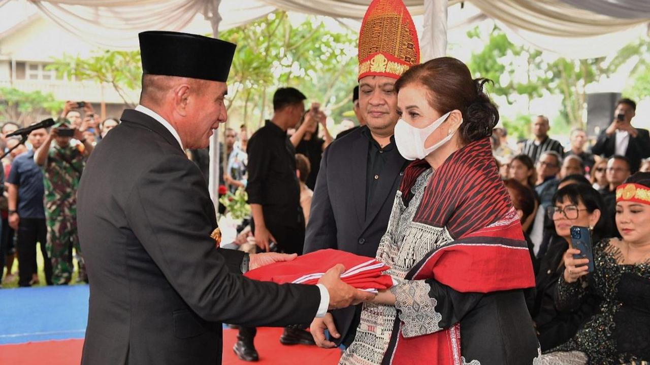 "Untuk keluarga terutama kakak kami Vera Natari Tambunan diberikan ketabahan dan ikhlas melepas mendiang, perjuangannya di dunia sudah usai, sekarang beliau menghadap Sang Pencipta, kita semua juga akan seperti beliau, menghadap Tuhan YME,"