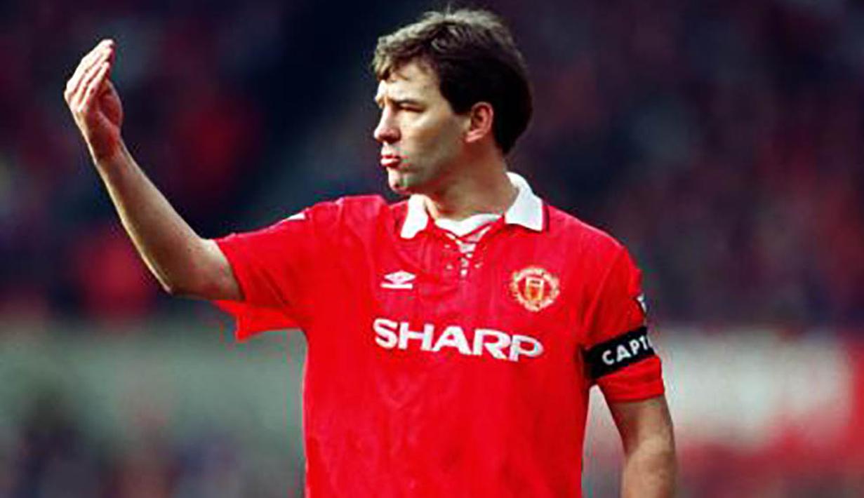 1. Bryan Robson (1982-1994), mungkin banyak pemain MU lain yang meraih gelar lebih banyak dari yang dihasilkan gelandang asal Inggris ini. Namun dirinya merupakan simbol inspirasi kebangkitan Setan Merah. (www.whoateallthepies.tv) 