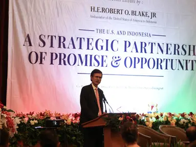 Duta Besar (Dubes) Amerika Serikat untuk Indonesia, Robert O Blake memberikan pidato dalam pidato perpisahan di Jakarta, Senin (18/7/2016). Dalam pidatonya menekankan bahwa Indonesia merupakan mitra penting bagi AS. (Liputan6.com/Faizal Fanani)