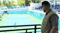 Ketua Satgas COVID-19 Ganip Warsito melakukan peninjauan venue Tenis yang menyelenggarakan pertandingan POX XX di Kota Jayapura, Papua, Kamis (30/9/2021). (Dok BNPB)