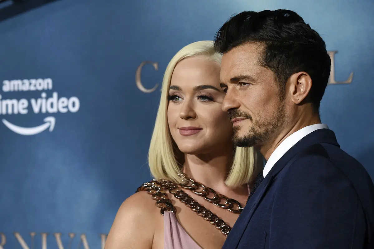 Katy Perry Pamer Ciuman dengan Orlando Bloom di Pemutaran Carnival Row