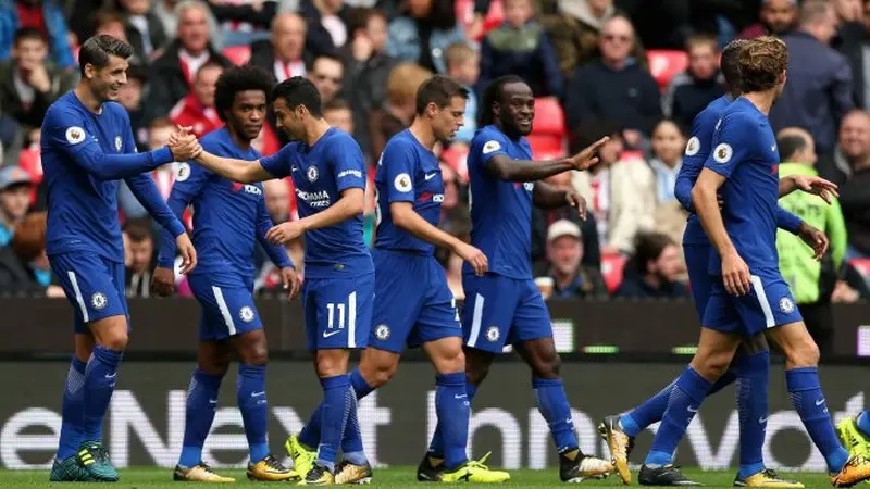 Para pemain Chelsea merayakan gol ke gawang Stoke City