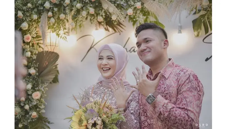 6 Momen Mesra Kesha Ratuliu dan Adhi Permana Setelah Tunangan, Rilis Single Bareng