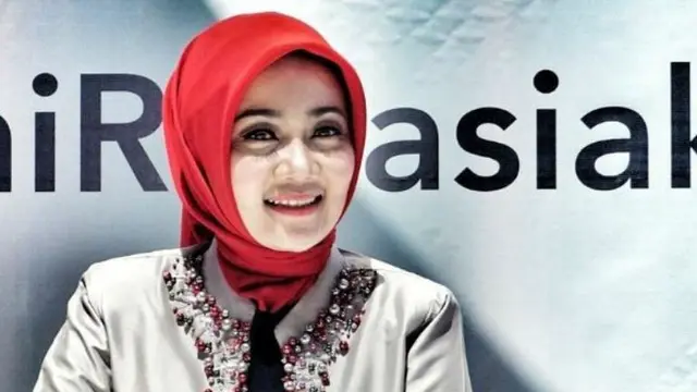 [Bintang] 5 Inspirasi Gaya Hijab Atalia Praratya, Istri Ridwan Kamil