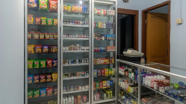 Warung Pojok Display Kaca Vertikal