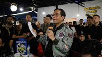 Calon wakil presiden (Cawapres) nomor urut 3 Mahfud MD saat menghadiri acara dialog bersama masyarakat bertajuk ‘Tabrak Prof!’ di Kafe Borjuis, Kota Semarang, Jawa Tengah (Jateng), Selasa (23/1/2024). (Liputan6.com/Radityo Priyasmoro)