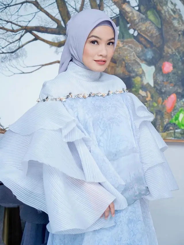 Titi Kamal berhijab aura cantiknya terpancar