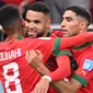 Pemain Timnas Maroko, Youssef En-Nesyri (tengah) bersama rekan setim merayakan gol yang dicetak ke gawang Timnas Portugal dalam laga babak perempatfinal Piala Dunia 2022 di Al Thumama Stadium, Doha, Qatar, Sabtu (10/12/2022) malam WIB. (AFP/Kirill Kudryavtsev)