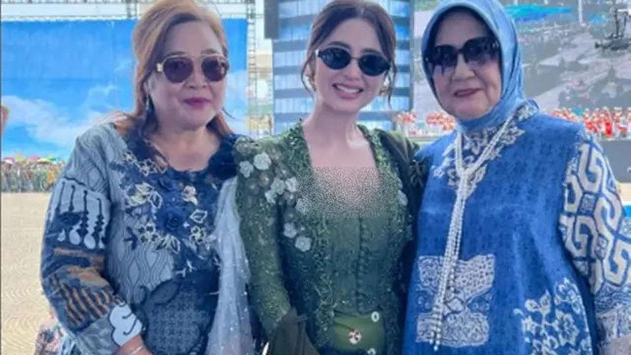 6 Detail Penampilan Dewi Perssik Pakai Kebaya Hijau Zamrud di HUT TNI, Memukau