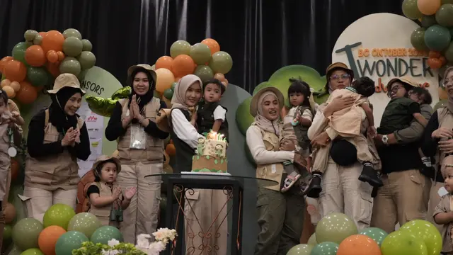 Moment Tiup Lilin Bersama