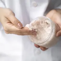 Ilustrasi body scrub | Freepik