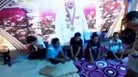 VIDEO: Ratusan Pengikut Dimas Kanjeng Bertahan di Tenda Padepokan