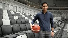 Ketua Panitia Pelaksana Lokal Piala Dunia Basket 2023, Gerardus Budisatrio Djiwandono berpose di depan fotografer setelah melakukan sesi wawancara di Indonesia Arena, Senayan, Jakarta, Selasa (25/07/2023). (Bola.com/Bagaskara Lazuardi)