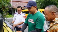 Bupati Ony Anwar Harsono membuat gebrakan dengan program ‘Angkutan Sekolah Gratis’, menyediakan angkutan kota (angkota) gratis untuk antar-jemput pelajar di kabupaten setempat.