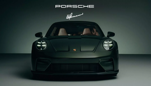 Porsche resmi kenalkan model terbarunya 911 GT3 "90 F. A. Porsche" memperingati ulang tahun ke-90 cucu serta desainer asli 911 (carscoops.com)