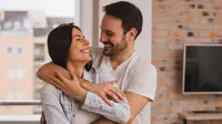 Jauhkan hubunganmu dengan suami dari kehambaran, ini 7 tipsnya.