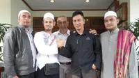 Hans Suta, pelapor pengobatan Ustad Guntur Bumi ke Majelis Ulama Indonesia (MUI) kini telah menerima maaf dari UGB.