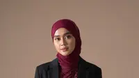 7 Model Gamis Brokat Maroon dengan Aksen Blazer Muslimah Simple 2025, Anggun dan Modern