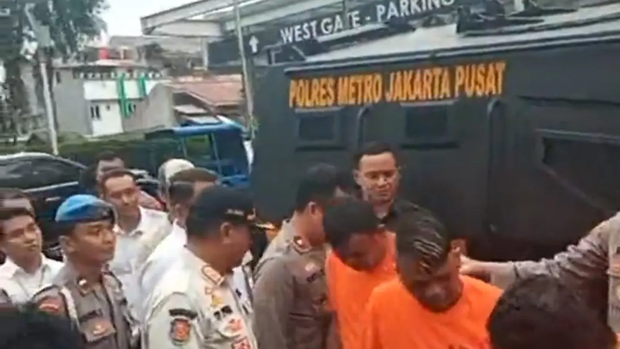 Polisi berhasil meringkus lima orang pelaku pengeroyokan terhadap dua Anggota Satpol PP di kawasan Menteng, Jakarta Pusat.