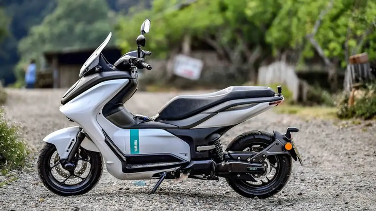 Yamaha E01
