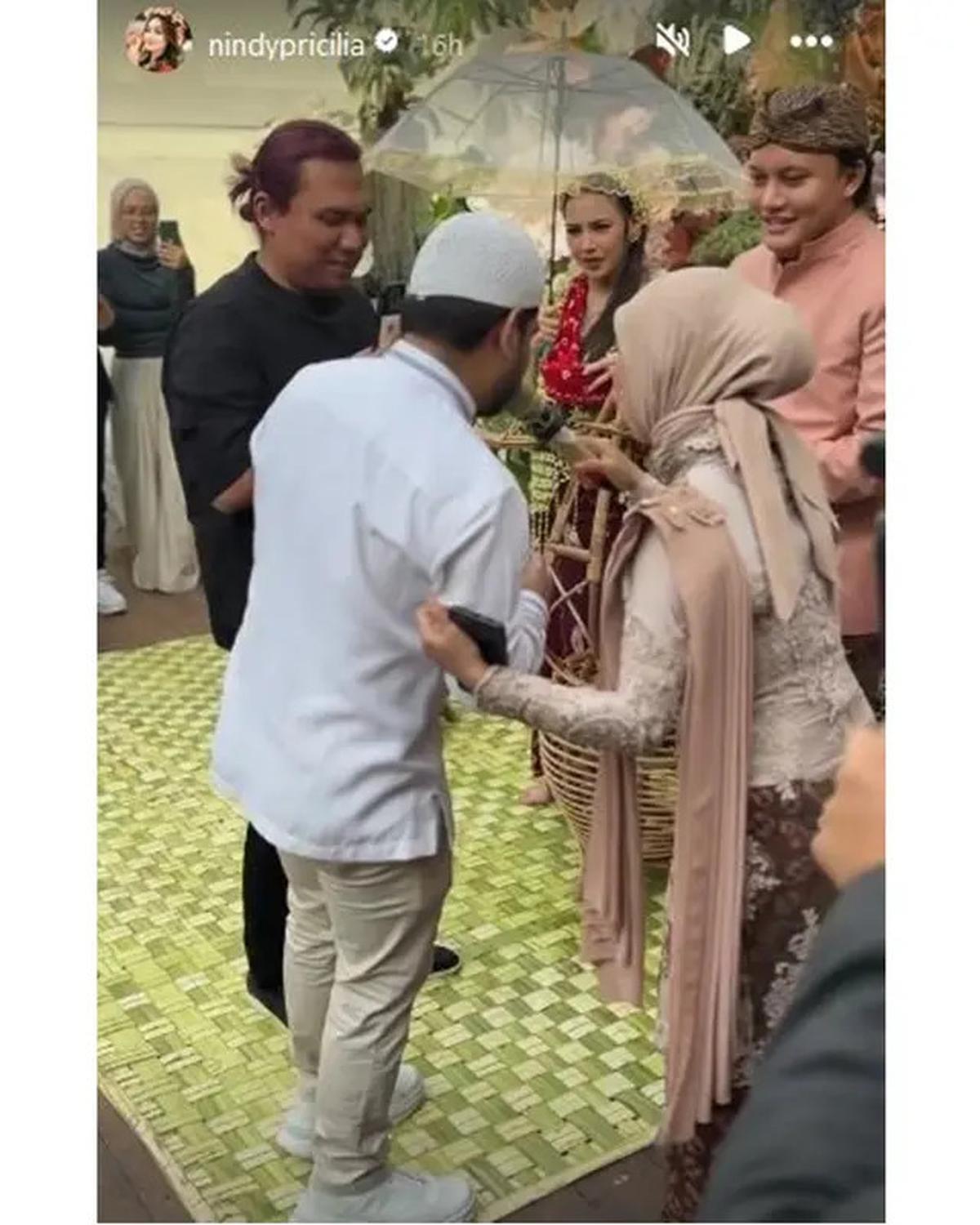 7 Potret Tamu Artis di Tasyakuran 7 Bulanan Mahalini, Lyodra Gandeng Randy Martin
