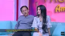 Perbedaan usia yang cukup jauh, Karina tak mendapatkan restu dari keluarga. Karina terus memberikan pengertian pada keluarganya. Karina tak kuasa menahan air matanya saat menceritakan untuk mendapatkan restu dari ibu. [Youtube/TRANS TV Official]