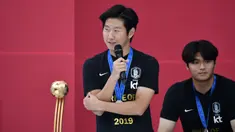 Pemain Timnas Korea Selatan, Lee Kang-in memberikan sambutan saat upacara penyambutan Timnas Korea Selatan U-20 di Seoul, 17 Juni 2019. Lee Kang-in terpilih menjadi pemain terbaik pada ajang tersebut. Ia juga sukses mengantarkan Skuad Taeguk Warriors ke partai final meski harus kalah 1-3 dari Ukraina. (AFP/Jung Yeon-je)