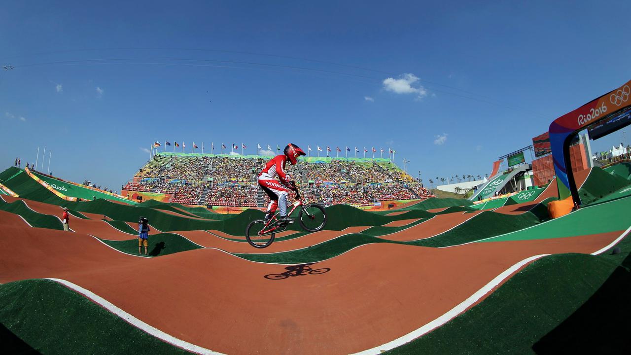 20160819-Olimpiade-2016-Brasil-Atlet-BMX-Toni-Syarifudin-Carlos-Pardede