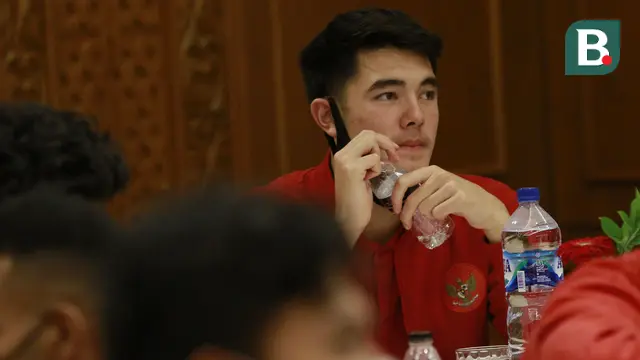 Foto: Cerianya Elkan Baggott Pamer KTP di Acara Pelepasan Timnas Piala AFF 2020 Menuju Pemusatan Latihan di Turki