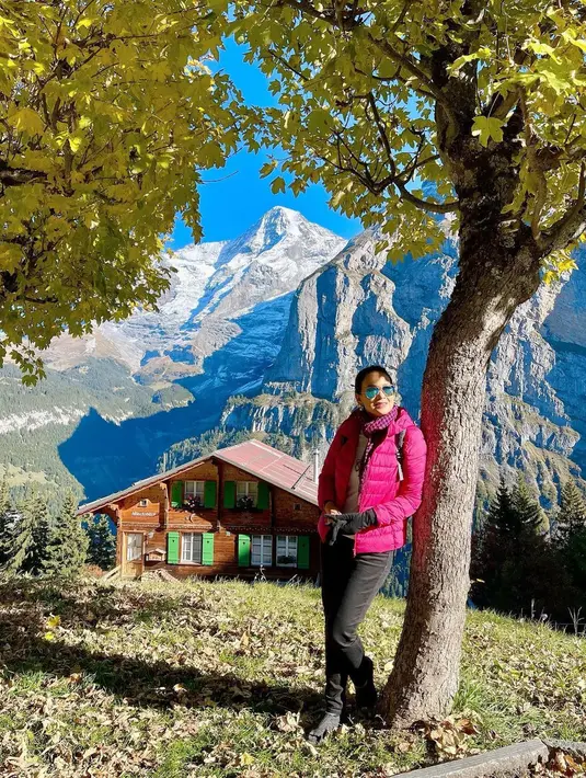 Ira Wibowo Liburan di Switzerland (Instagram/irawbw)