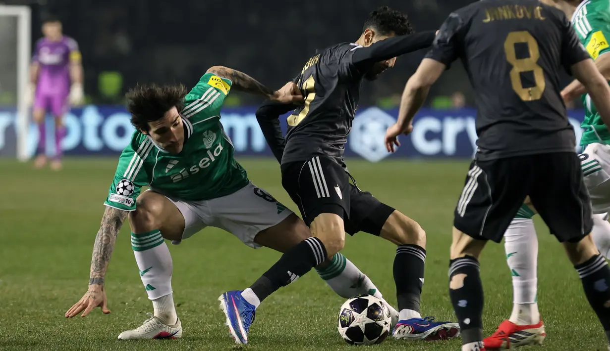 Newcastle berhasil membombardir gawang tuan rumah dengan menciptakan enam gol. Sementara itu, mereka hanya mampu membalas satu gol. (AP Photo/Stringer)
