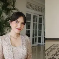 Potret Marsha Aruan Pakai Kebaya Brokat Kutu Baru. (instagram/aruanmarsha)