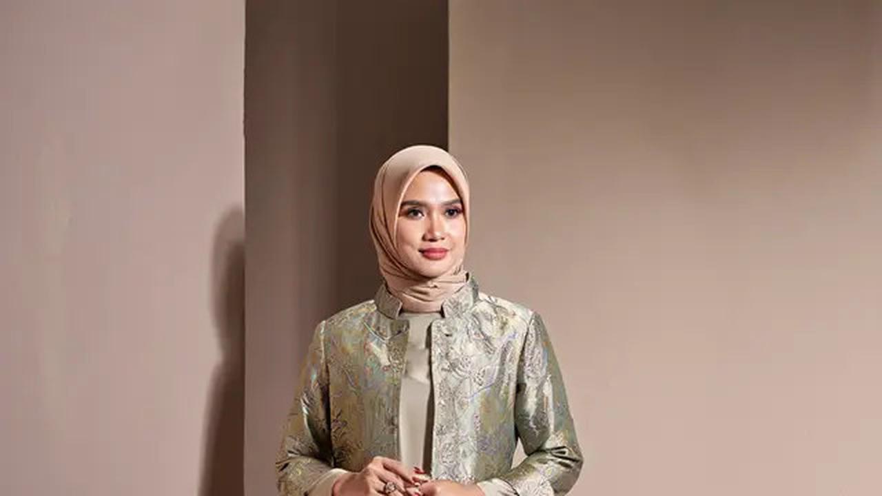 7 Model Baju Brokat Setelan Celana Panjang dengan Desain Anti Basic tapi Classy