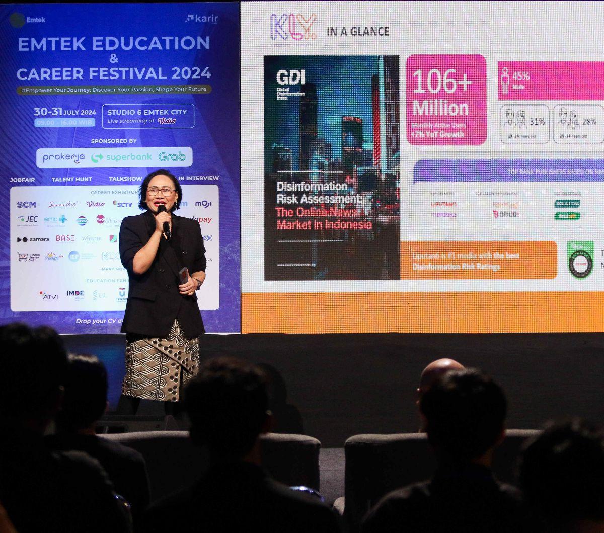 Pemimpin redaksi Liputan6.com Elin Yunita saat memberikan paparannya pada acara Emtek Education &amp; Career Festival 2024 di Studio 6 Emtek City, Studio Indosiar, Daan Mogot, Jakarta, Selasa (30/7/2024).&nbsp;Dalam kesempatan tersebut, Pemred Liputan6.co