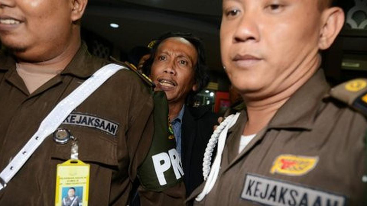 Jalani sidang perdana, Mandra minta kasusnya dibongkar sampai akar